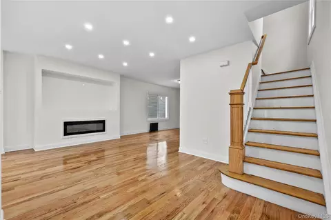 11512 197th St, New York, NY 11412