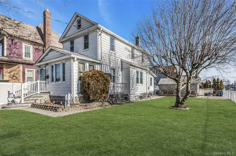 13539 Hook Creek Blvd, New York, NY 11422