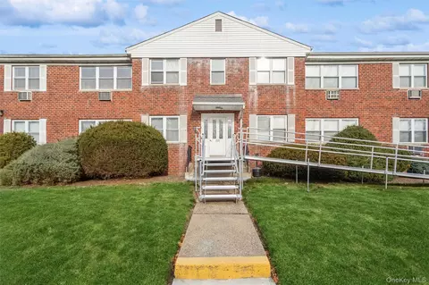 235 N Middletown Rd #E, Orangetown, NY 10965