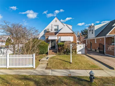 32-03 Clearview Expy, New York, NY 11361