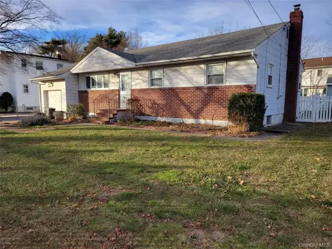 65 Marie St, Lindenhurst, NY 11757