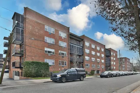101 Lincoln Ave #4K, Mineola, NY 11501