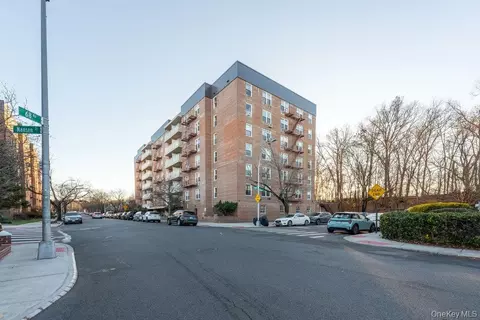 68-20 Selfridge St #2M, New York, NY 11375