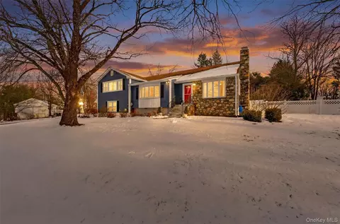 29 Walton Dr, Mahopac, NY 10541