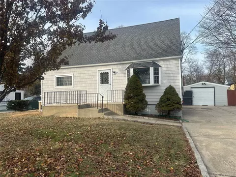 49 Doolittle St, Brentwood, NY 11717