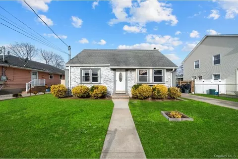 225 Windsor Pkwy, Hempstead, NY 11550