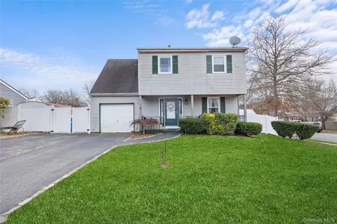 37 Okane St, Central Islip, NY 11722