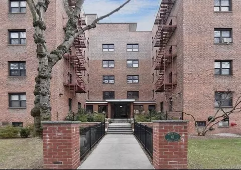 61 White Oak St #3A, New Rochelle, NY 10801