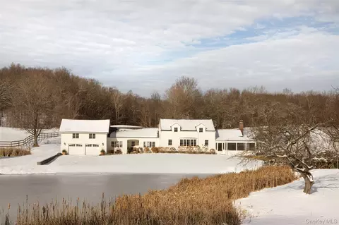 745 Hollow Rd, Clinton, NY 12580