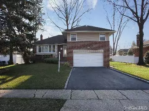 518 Benine Rd, Westbury, NY 11590