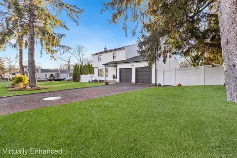 24 Parkside Ave, Miller Place, NY 11764