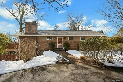 2 Riverview Ter, Greenburgh, NY 10533