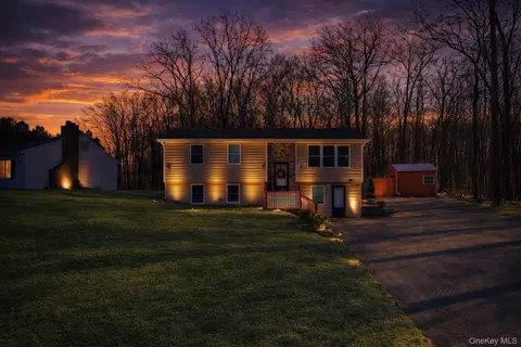 171 High Barney Rd, Middletown, NY 10940
