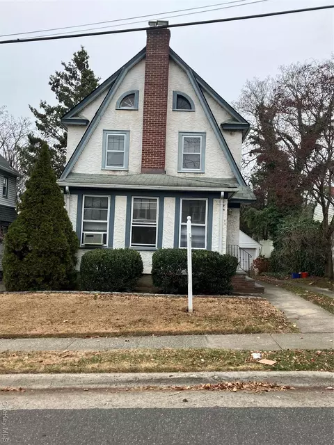 4627 Jayson Ave, North Hempstead, NY 11020