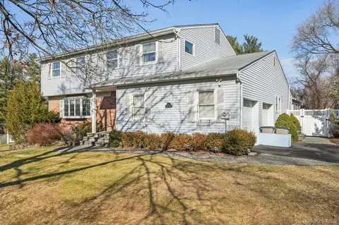 23 Oriole Rd, Clarkstown, NY 10956