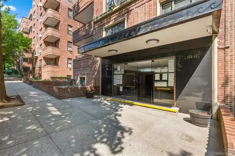 123-35 82nd Rd #3Q, Kew Gardens, NY 11415