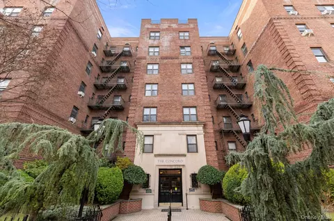 25-40 31st Ave #6F, New York, NY 11106