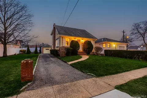 3066 Western Blvd, Baldwin, NY 11510
