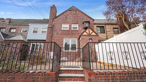 2521 Yates Ave, New York, NY 10469