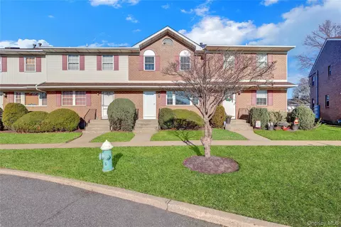 815 Franklin Ave #4, Valley Stream, NY 11580