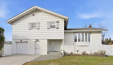 504 Cedarwood Dr, Cedarhurst, NY 11516
