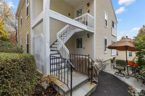103 Carrollwood Dr, Greenburgh, NY 10591