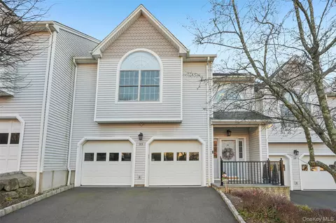 33 Forest Ridge Rd #33, Clarkstown, NY 10960