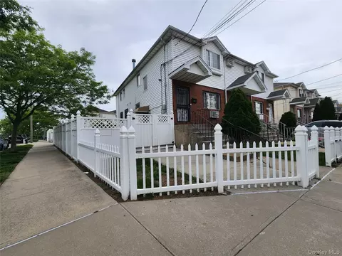 14746 223rd St, New York, NY 11413