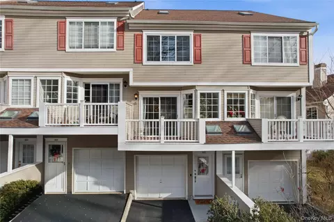 302 Park Ridge Ln, Greenburgh, NY 10603