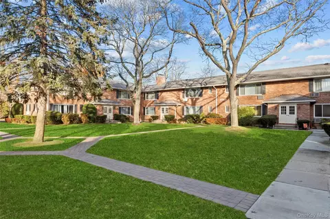 51 Edmunton Dr #F17, North Babylon, NY 11703