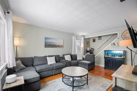 8412 Cross Island Pkwy, New York, NY 11426