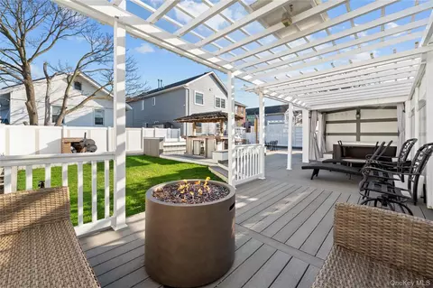 431 Beach 35th St, New York, NY 11691