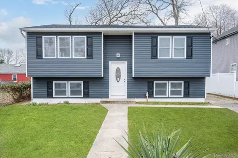 36 N 15th St, Wheatley Heights, NY 11798