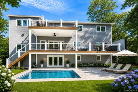 2280 Deep Hole Dr, Mattituck, NY 11952