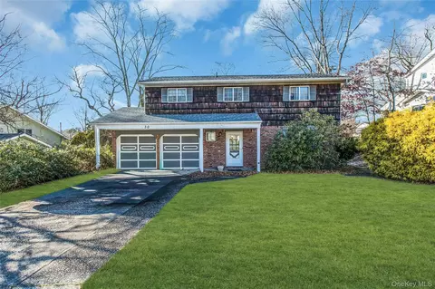30 Glacier Dr, Smithtown, NY 11787