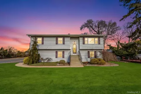 57 New South Rd, Hicksville, NY 11801