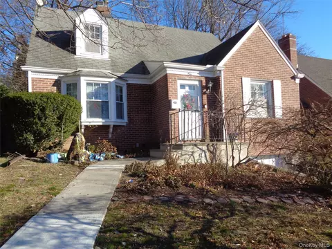 9 Valley Ter, Rye Brook, NY 10573