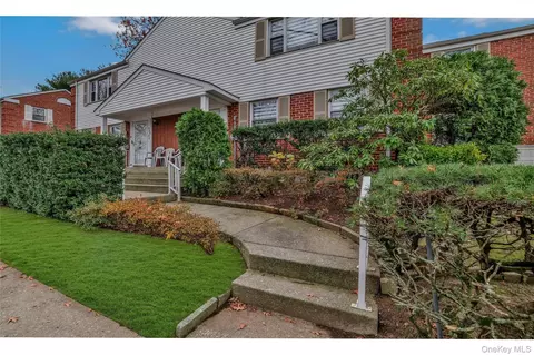 22904 67th Ave #38, Oakland Gardens, NY 11364