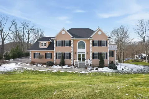 79 Majestic Rdg, Carmel, NY 10512