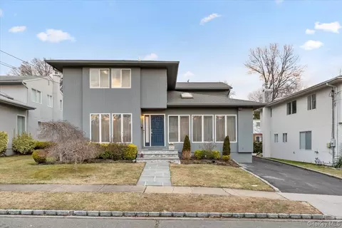 47 Berkshire Rd, North Hempstead, NY 11023