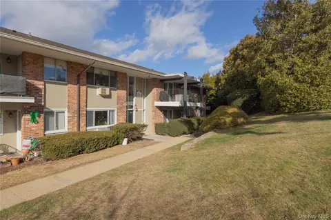 306 Old Country Rd #306, Greenburgh, NY 10523