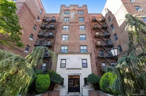 25-40 31st Ave #6E, New York, NY 11106
