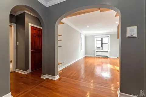 25-40 31st Ave #6E, New York, NY 11106