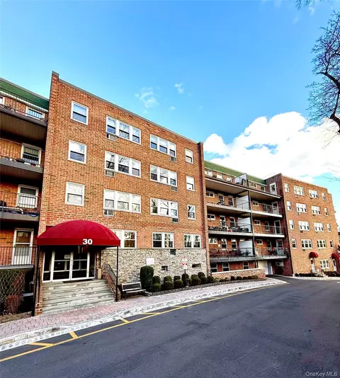 30 Pearsall Ave #2J, Glen Cove, NY 11542