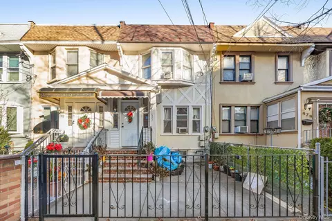 927 E 35th St, Brooklyn, NY 11210
