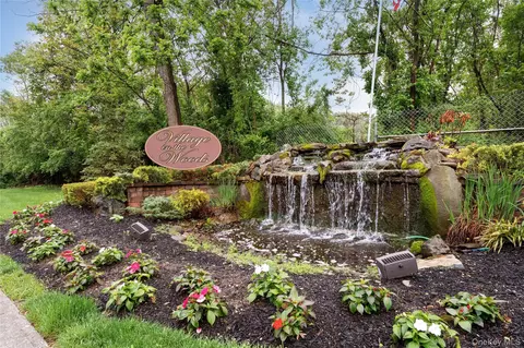 8 Dogwood Ct #8, Selden, NY 11784