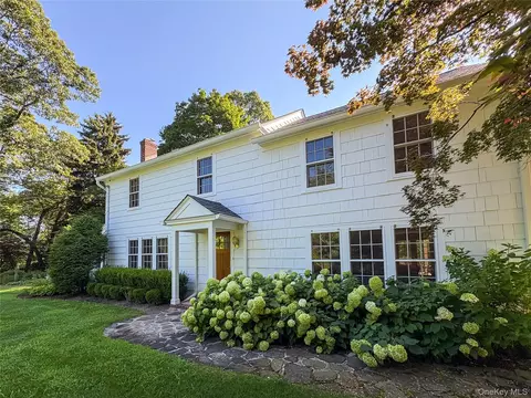 104 Fort Hill Rd, Huntington, NY 11743
