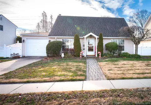 4030 Avoca Ave, Bethpage, NY 11714