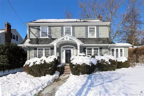 71 Beechwood Ave, North Hempstead, NY 11030