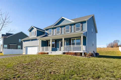 30 Kensington Ln, Poughkeepsie, NY 12603
